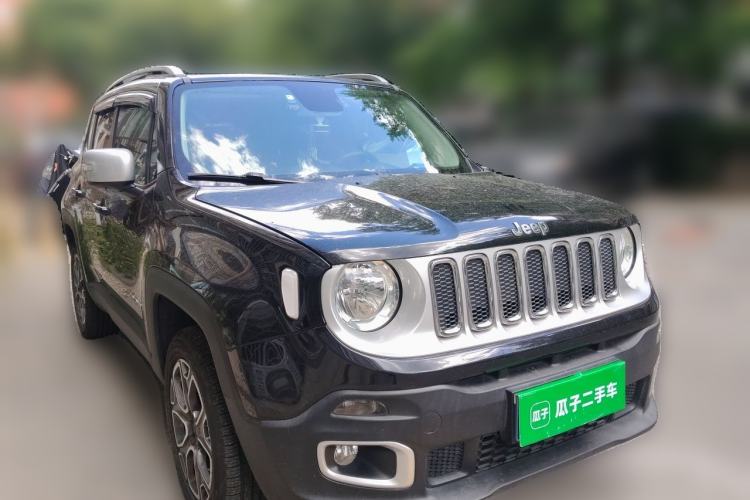 Used Jeep Renegade 2017 180TS Automatic All-Wheel Drive Versatile Edition Front Right 45 Deg