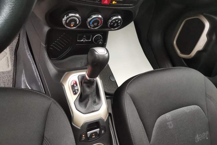 Used Jeep Renegade 2017 180T Automatic High-Energy Version Gear Lever