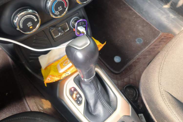 Used Jeep Renegade 2017 180T Automatic High-Energy Version Gear Lever