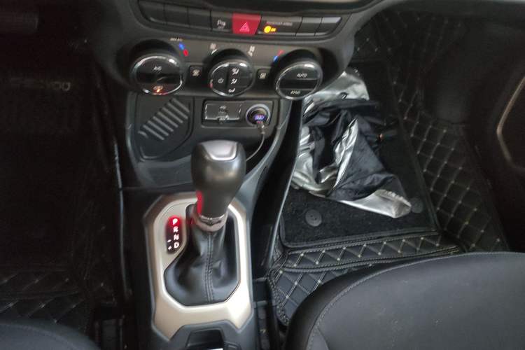 Used Jeep Renegade 2017 180T Automatic Jingneng Edition Gear Lever