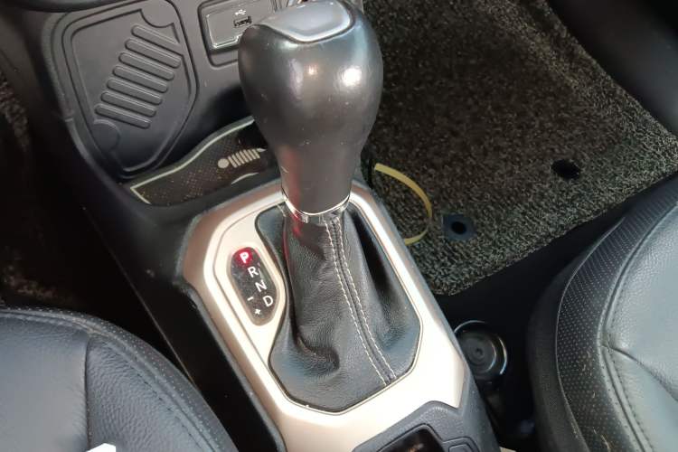 Used Jeep Renegade 2017 180T Automatic Smart Version Gear Lever