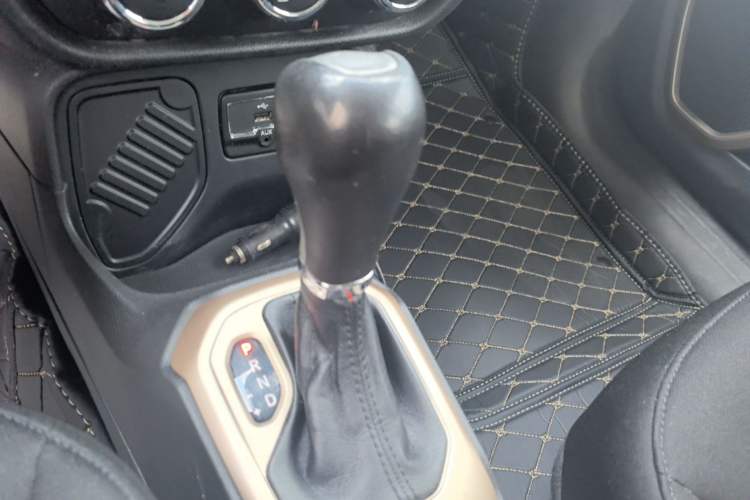 Used Jeep Renegade 2017 180T Automatic Kinetic Edition+ Gear Lever