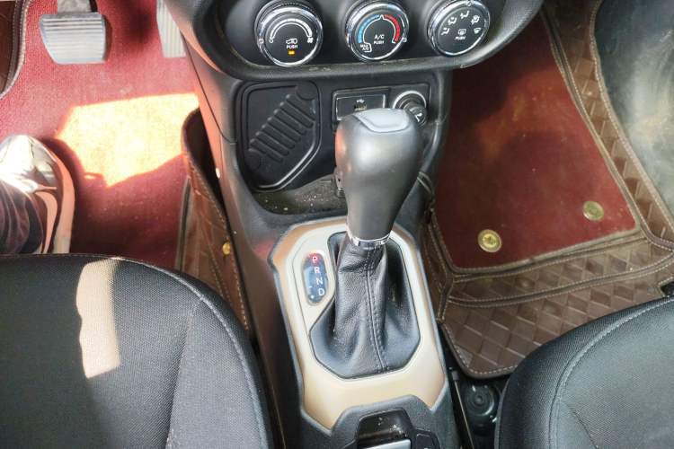 Used Jeep Renegade 2017 180T Automatic High-Energy Version Gear Lever