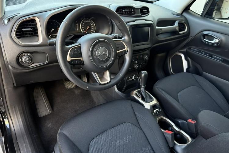 Used Jeep Renegade 2017 180T Automatic High-Energy Version Interior 1