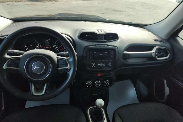 Used Jeep Renegade 2017 180T Manual Kinetic Edition Interior 2