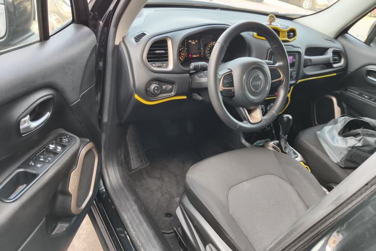 Used Jeep Renegade 2017 180T Automatic Kinetic Edition+ Interior 3