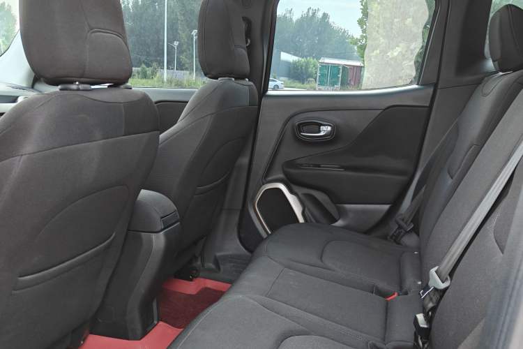 Used Jeep Renegade 2017 180T Automatic Jingneng Edition Interior 3