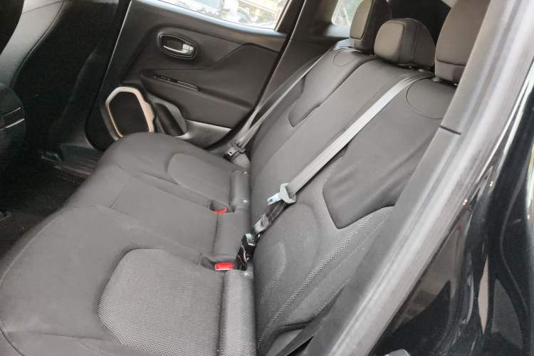 Used Jeep Renegade 2017 180T Automatic Kinetic Edition+ Interior 4