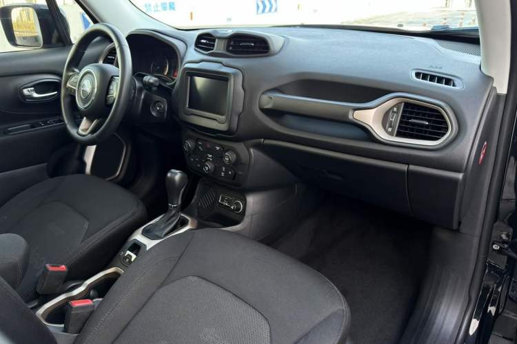 Used Jeep Renegade 2017 180T Automatic High-Energy Version Interior 5