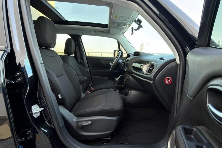 Used Jeep Renegade 2017 180T Automatic High-Energy Version Interior 6