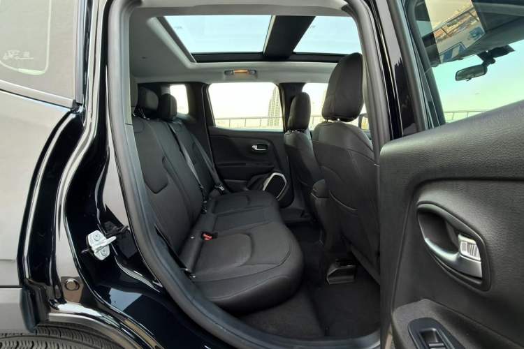 Used Jeep Renegade 2017 180T Automatic High-Energy Version Interior 7