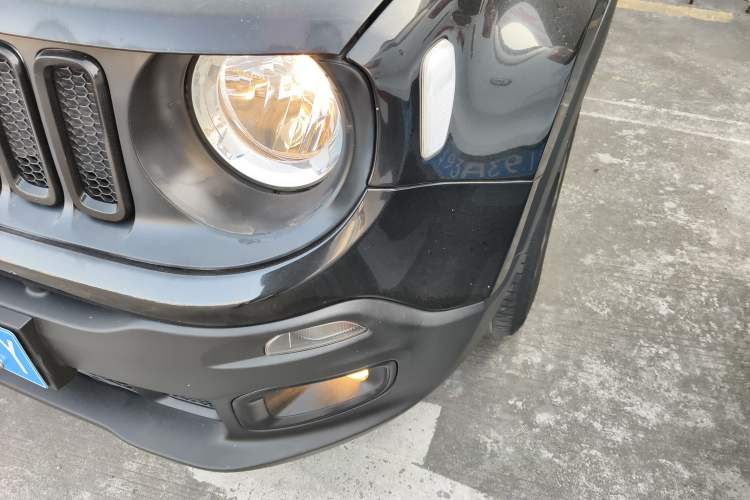 Used Jeep Renegade 2017 180T Automatic Kinetic Edition+ Left Front Headlight