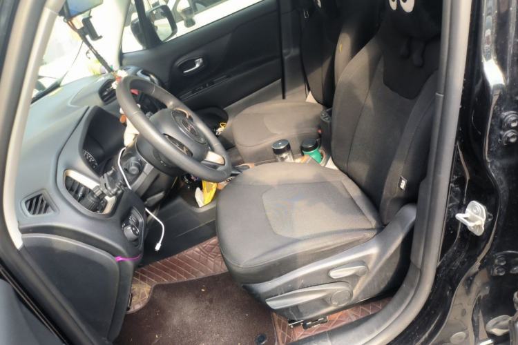 Used Jeep Renegade 2017 180T Automatic High-Energy Version Left Front Seat