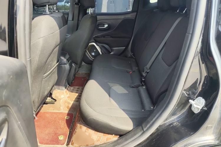 Used Jeep Renegade 2017 180T Automatic High-Energy Version Left Rear Seat