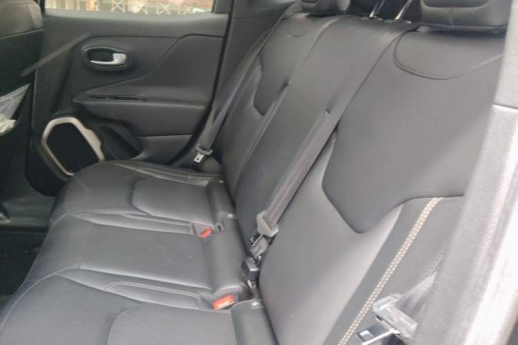 Used Jeep Renegade 2017 180TS Automatic All-Wheel Drive Versatile Edition Left Rear Seat