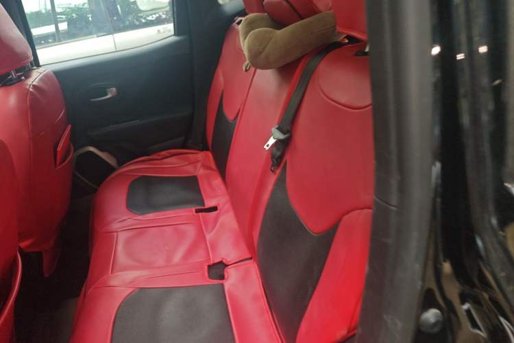 Used Jeep Renegade 2017 180T Automatic High-Energy Version Left Rear Seat