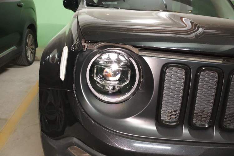Used Jeep Renegade 2017 180TS Automatic All-Wheel Drive Versatile Edition Right Front Headlight