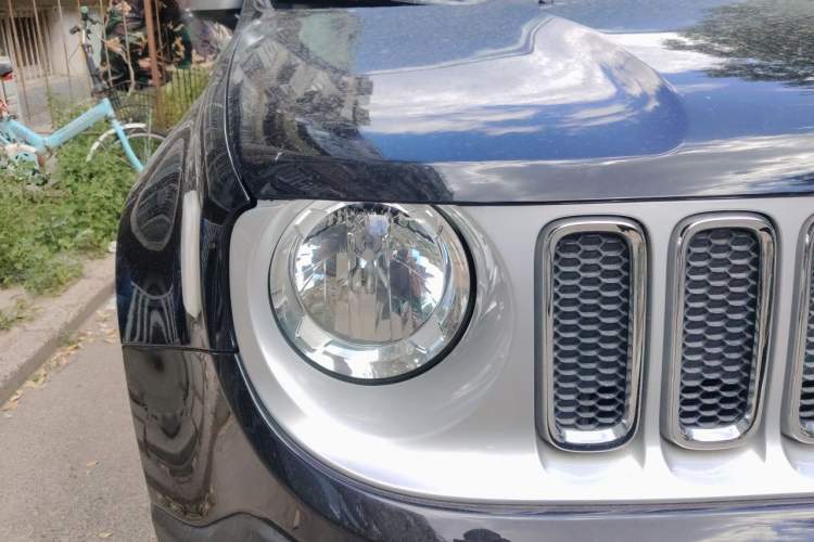 Used Jeep Renegade 2017 180TS Automatic All-Wheel Drive Versatile Edition Right Front Headlight
