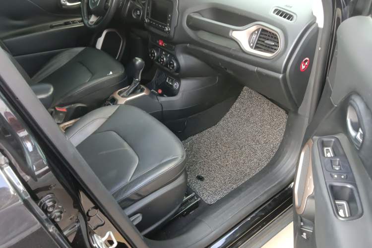 Used Jeep Renegade 2017 180T Automatic Smart Version Right Front Seat