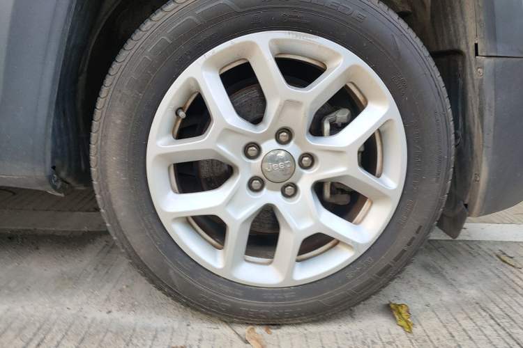 Used Jeep Renegade 2017 180T Automatic Jingneng Edition Right Front Wheel Hub