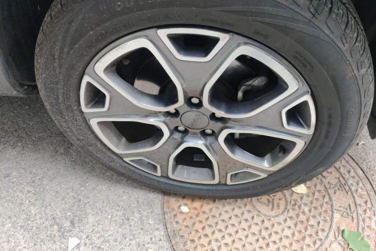 Used Jeep Renegade 2017 180TS Automatic All-Wheel Drive Versatile Edition Right Front Wheel Hub