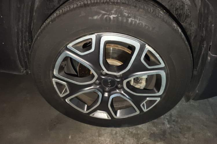 Used Jeep Renegade 2017 180T Automatic Smart Version Right Front Wheel Hub