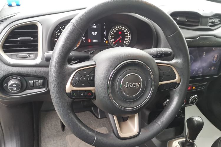 Used Jeep Renegade 2017 180T Automatic High-Energy Version Steering Wheel