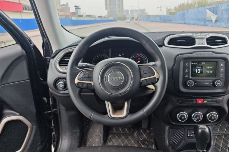 Used Jeep Renegade 2017 180T Automatic High-Energy Version Steering Wheel