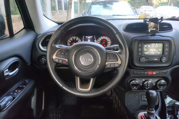 Used Jeep Renegade 2017 180T Automatic Jingneng Edition Steering Wheel