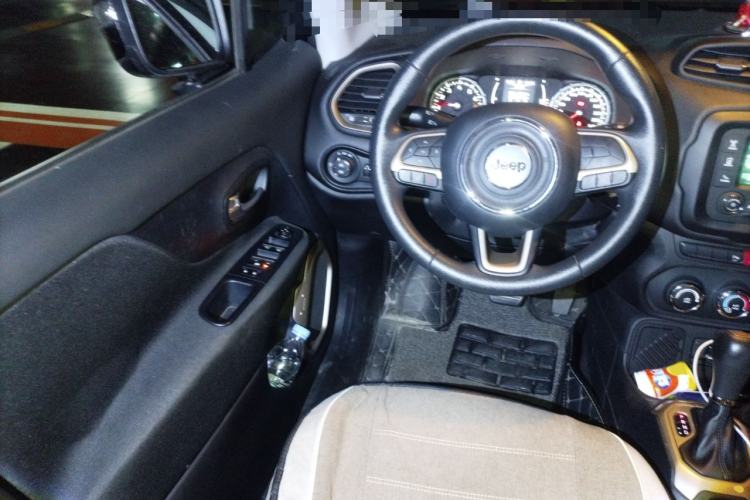 Used Jeep Renegade 2017 180T Automatic High-Energy Version Steering Wheel