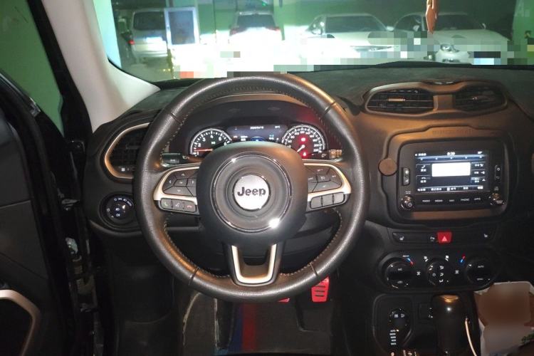 Used Jeep Renegade 2017 180TS Automatic All-Wheel Drive Versatile Edition Steering Wheel