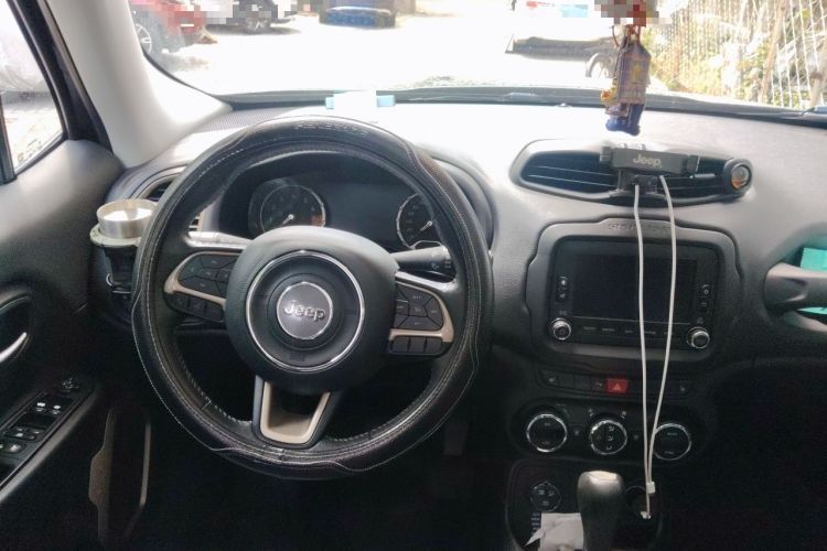 Used Jeep Renegade 2017 180TS Automatic All-Wheel Drive Versatile Edition Steering Wheel