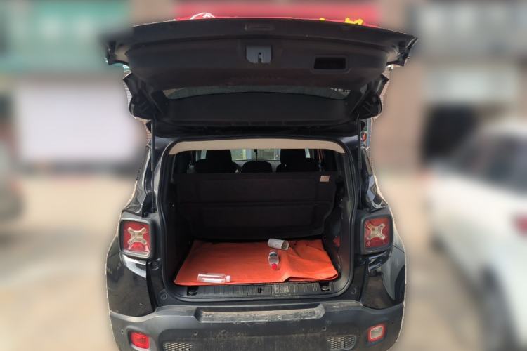 Used Jeep Renegade 2017 180T Automatic High-Energy Version Trunk