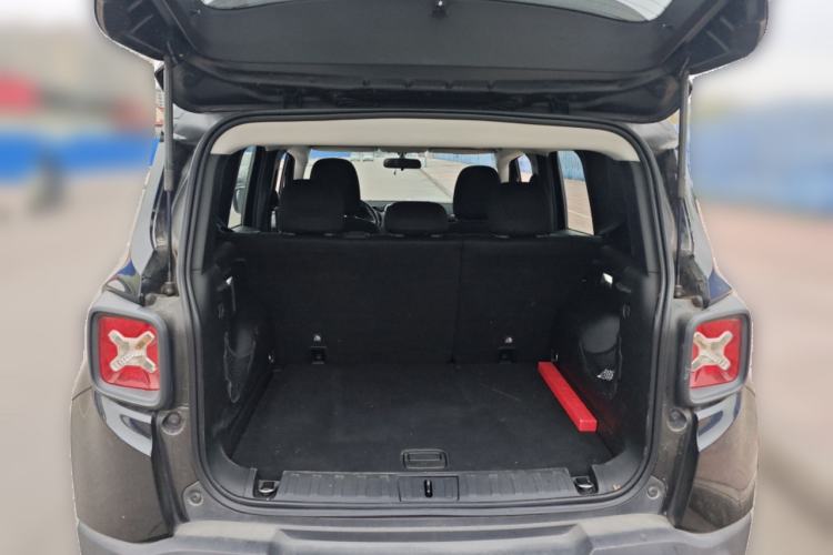 Used Jeep Renegade 2017 180T Automatic High-Energy Version Trunk