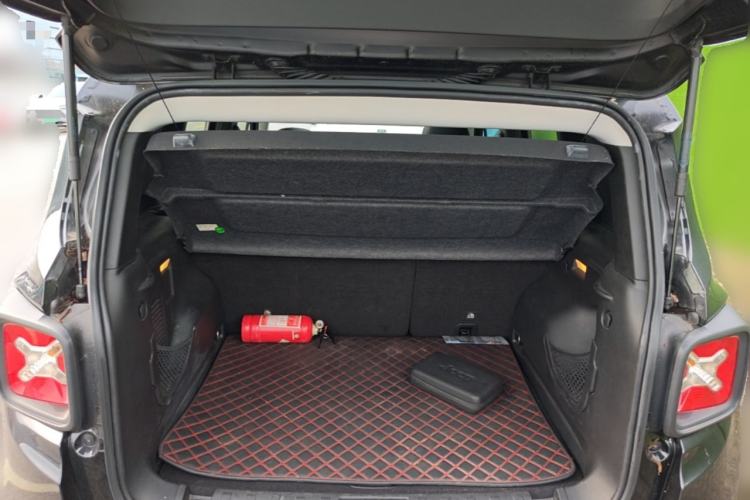 Used Jeep Renegade 2017 180T Automatic Jingneng Edition Trunk