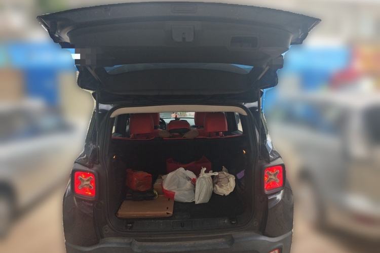 Used Jeep Renegade 2017 180T Automatic High-Energy Version Trunk