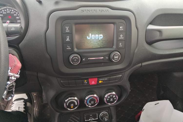 Used Jeep Renegade 2017 180T Automatic High-Energy Version Audio And AC Panel