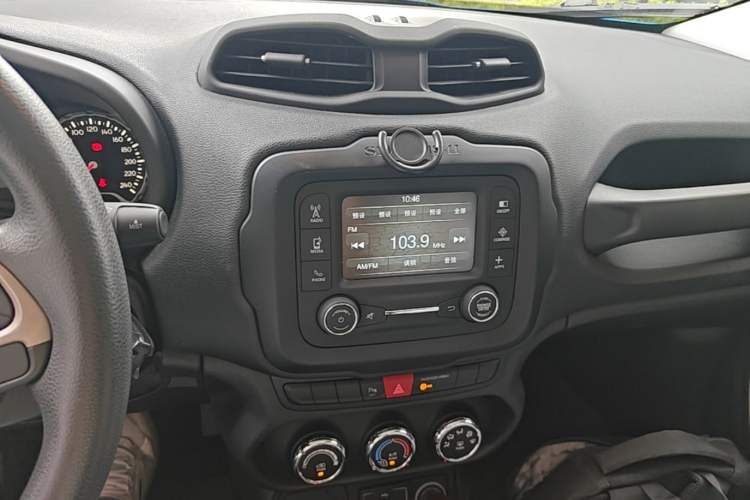 Used Jeep Renegade 2017 180T Automatic High-Energy Version Audio And AC Panel