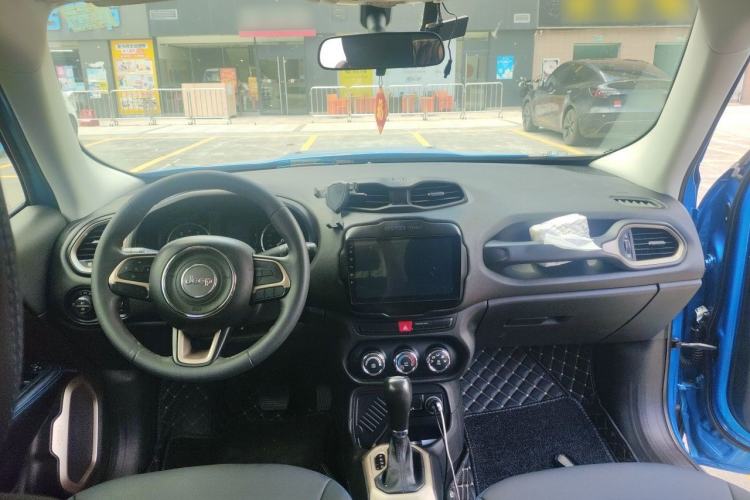 Used Jeep Renegade 2017 180T Automatic Kinetic Edition+ Center Console