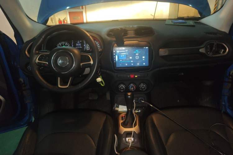 Used Jeep Renegade 2017 180T Automatic High-Energy Version Center Console