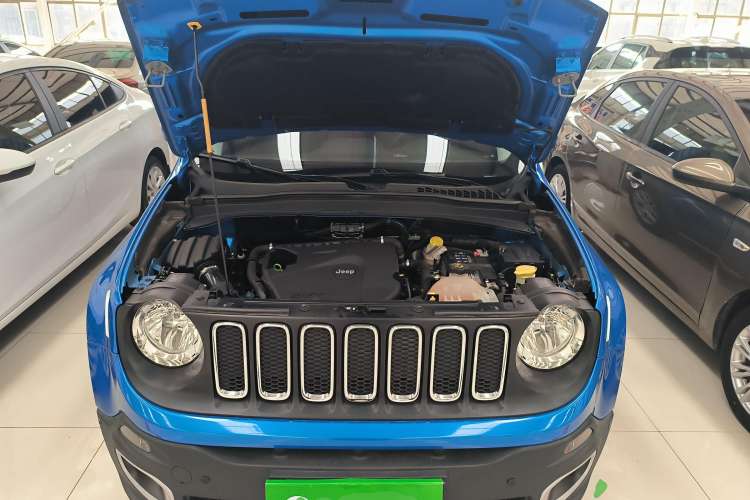 Used Jeep Renegade 2017 180T Automatic High-Energy Version Engine Bay