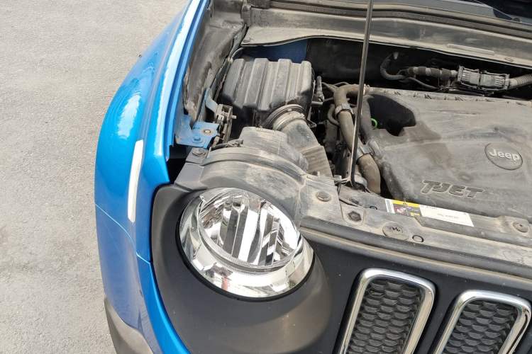 Used Jeep Renegade 2017 180T Automatic High-Energy Version Engine Bay Right