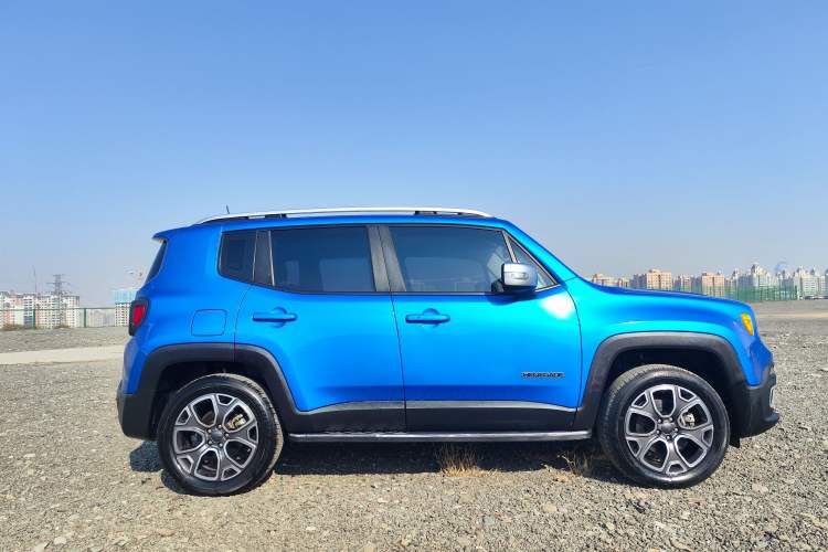 Used Jeep Renegade 2017 180TS Automatic All-Wheel Drive Versatile Edition Exterior 2