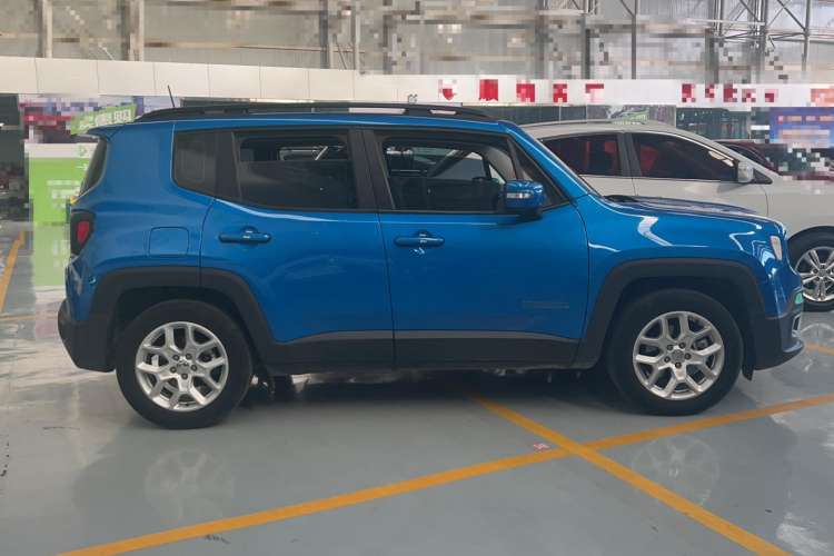 Used Jeep Renegade 2017 180T Automatic High-Energy Version Exterior 2