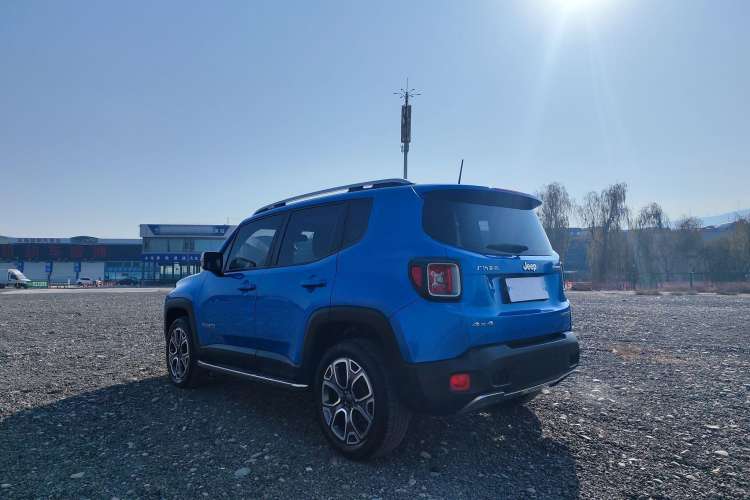 Used Jeep Renegade 2017 180TS Automatic All-Wheel Drive Versatile Edition Exterior 3