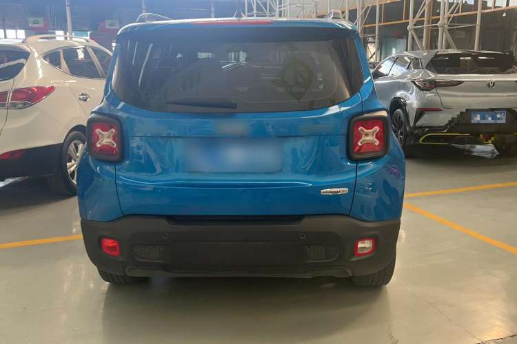 Used Jeep Renegade 2017 180T Automatic High-Energy Version Exterior 4