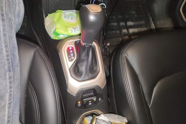 Used Jeep Renegade 2017 180T Automatic High-Energy Version Gear Lever
