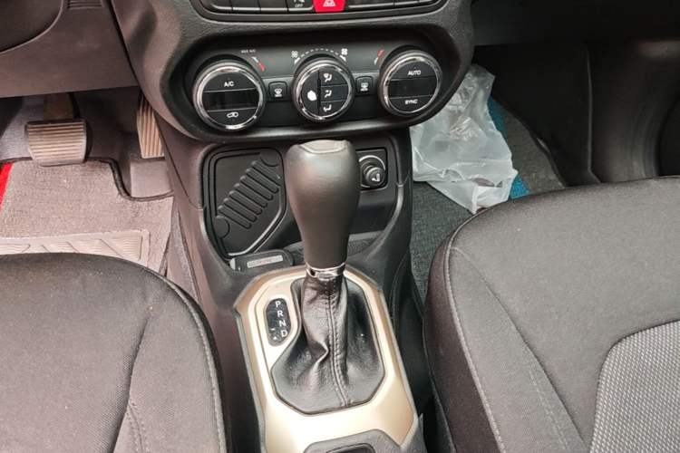 Used Jeep Renegade 2017 180T Automatic Jingneng Edition Gear Lever