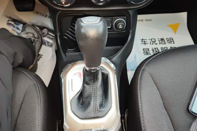 Used Jeep Renegade 2017 180T Automatic Jingneng Edition Gear Lever