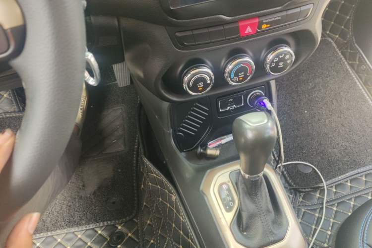 Used Jeep Renegade 2017 180T Automatic Kinetic Edition+ Gear Lever